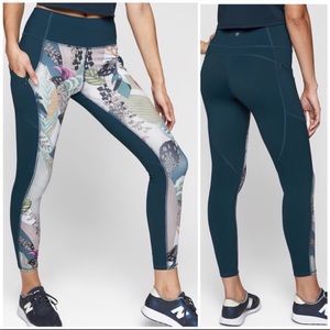 Women’s Athleta Oasis Contender 7/8 Tight/Leggings